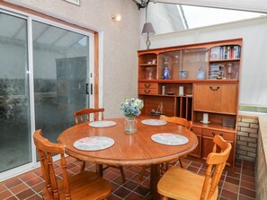 Cottage | Private kitchen | Fridge, microwave, electric kettle, toaster - Honesty Cottage (Girvan)