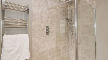 Cottage | Bathroom | Shower