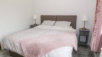 Cottage | 2 bedrooms, individually decorated, individually furnished, free WiFi