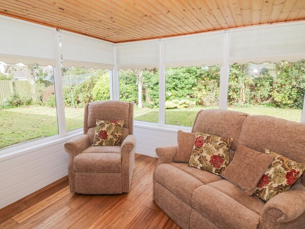 Cottage | Living room - Honesty Cottage (Girvan)
