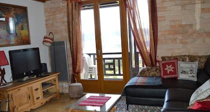 Charming T3 with lake and valley view, 700m from lifts