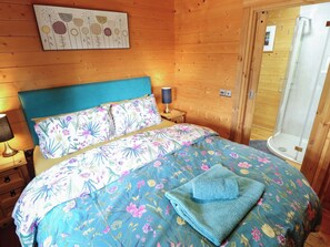 2 chambres, accès au Wi-Fi (inclus), décor unique, ameublement unique