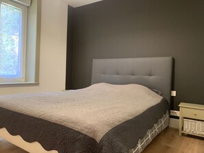 2 bedrooms, free WiFi, bed sheets - Chic Apartment in Epinal, Near Palace Cinema & Shopping, Sleeps 4 (Épinal)