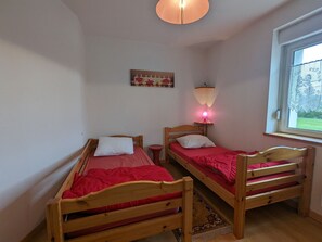 4 bedrooms, free WiFi