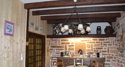 Spacious Rustic Cottage with Terrace, Close to Gérardmer – Ideal for Families