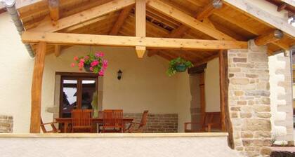 Charming Renovated Forge: Spacious, Baby-Friendly, Green Surroundings, Near Thermal Sites