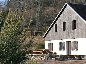 Exterior - Luxury Vosgian Farmhouse: Sauna, Jacuzzi, Games, Spacious Terrace, Pet-Friendly, Sleeps 16 (Saulxures-sur-Moselotte)