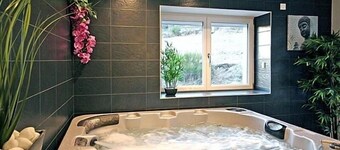 Casa rural renovada con spa, jacuzzi y billar, ideal para familias y mascotas