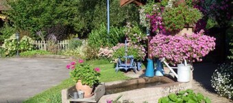 Cozy Retreat in Nature, Ideal for Exploration – Fireplace, Garden, Baby and Motorbike Friendly
