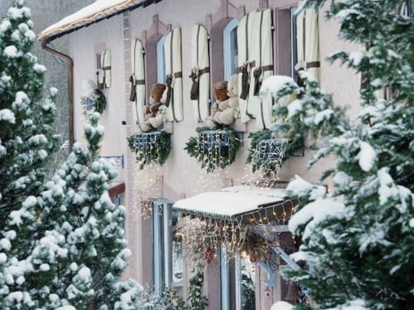 المنطقة المحيطة بالمنشأة