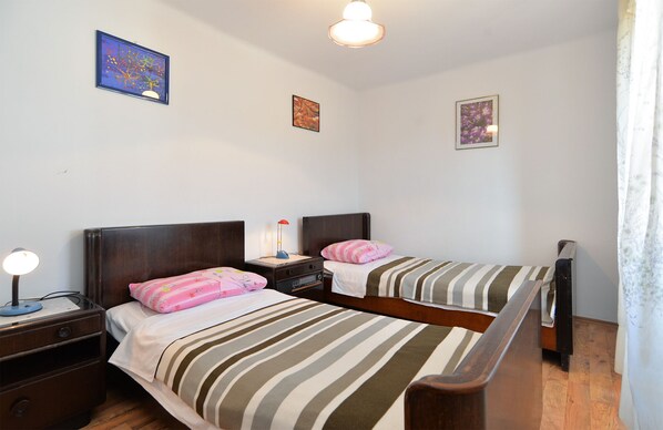 3 bedrooms, Internet