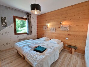 4 bedrooms, free WiFi, bed sheets