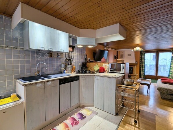 Fridge, microwave, dishwasher, high chair