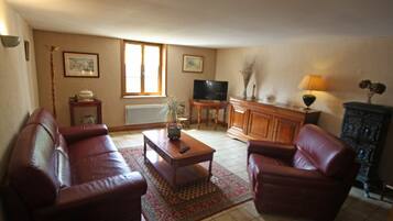 Fernseher, Kamin, Tischfußball