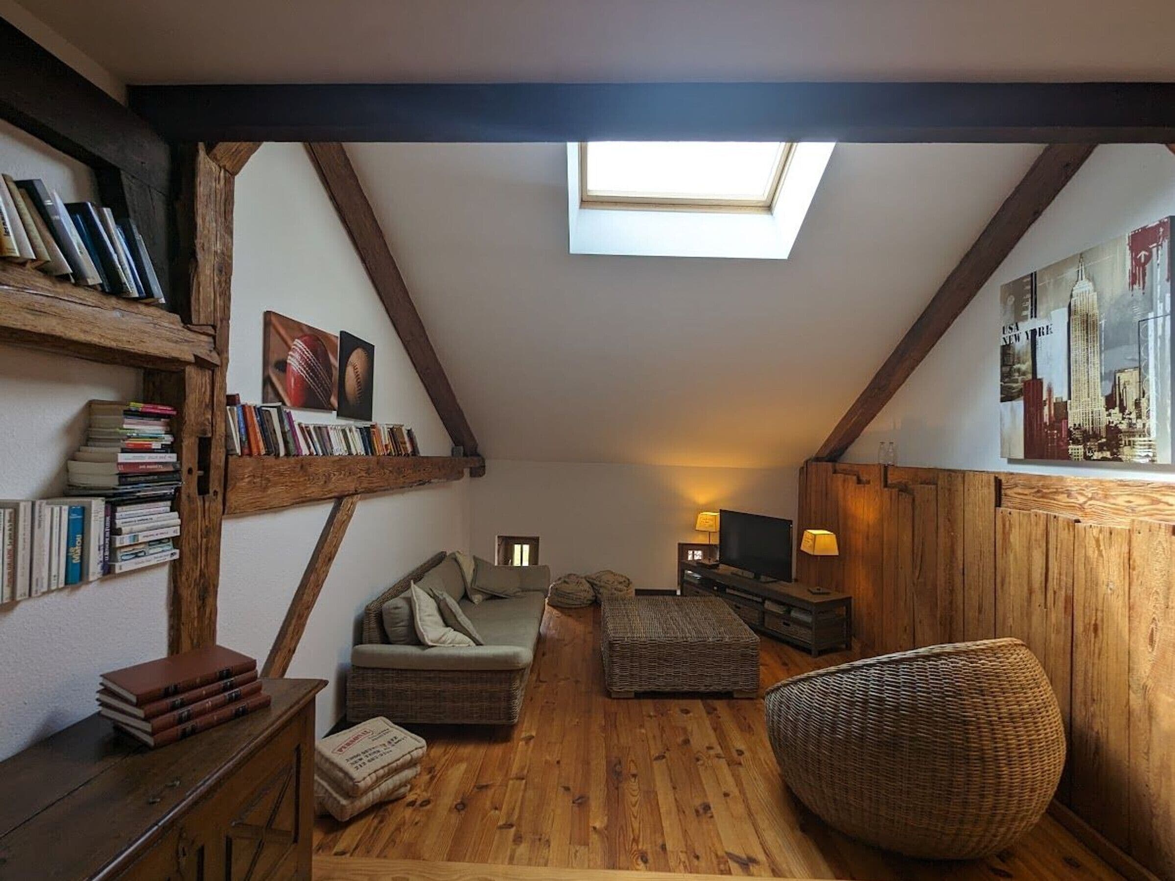 Télévision, cheminée