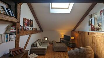 Télévision, cheminée