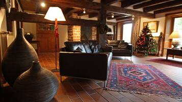 Télévision, cheminée