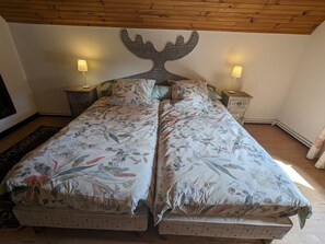 5 bedrooms, free WiFi, bed sheets - Charming Renovated Farmhouse with Modern Amenities in Scenic Vosges Countryside (Belmont-sur-Buttant)