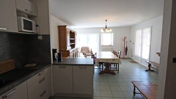 Réfrigérateur, micro-ondes, lave-vaisselle