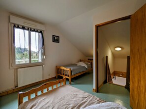 2 bedrooms, bed sheets