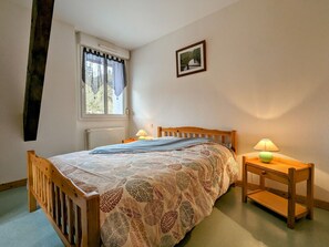 2 bedrooms, bed sheets