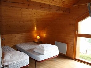 4 bedrooms, free WiFi - Spacious chalet in Gérardmer with terrace and family amenities (Gérardmer)