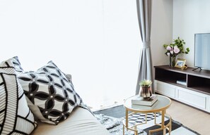 อพาร์ทเมนท์, 1 ห้องนอน, ห้องครัว | ห้องนั่งเล่น | ทีวีจอแบน