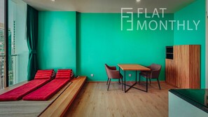 อพาร์ทเมนท์, 1 ห้องนอน, ห้องครัว | บริเวณนั่งเล่น | ทีวีจอแบน