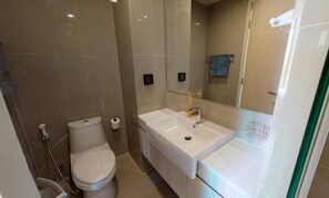 Apartment, 1 Bedroom, Kitchen | Bathroom