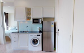 Apartment, 1 Bedroom, Kitchen | Private kitchenette