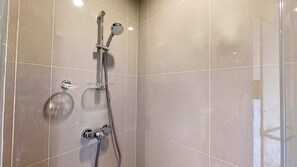 Appartement, 1 chambre, cuisine | Douche de la salle de bain