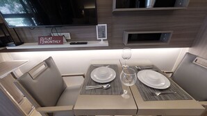 Appartement, 1 slaapkamer, keuken | Dineren op de kamer