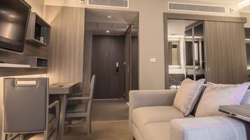 Apartment, 1 Bedroom, Kitchen | Living area