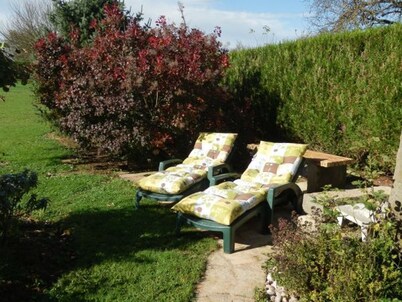 Charming Riverside Cottage with Modern Amenities & Scenic Views - 28 Rue du Charmont, Lironcourt