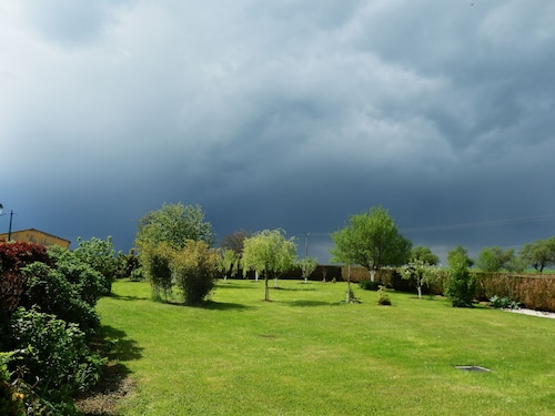 Charming Riverside Cottage with Modern Amenities & Scenic Views - 28 Rue du Charmont, Lironcourt