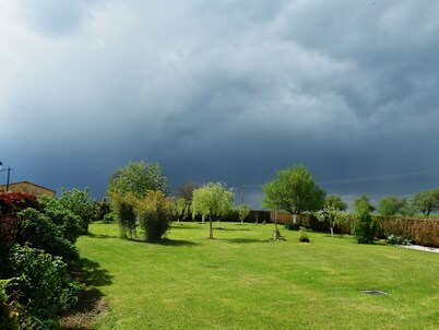 Charming Riverside Cottage with Modern Amenities & Scenic Views - 28 Rue du Charmont, Lironcourt