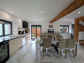 Fridge, microwave, dishwasher - Modern renovated cottage with carport and ski storage in peaceful setting near the Vosges (Vienville)