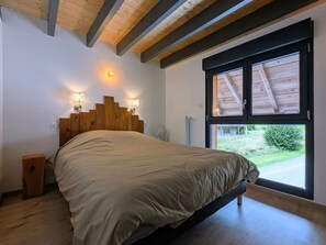 3 bedrooms, free WiFi, bed sheets