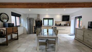 Réfrigérateur, micro-ondes, lave-vaisselle