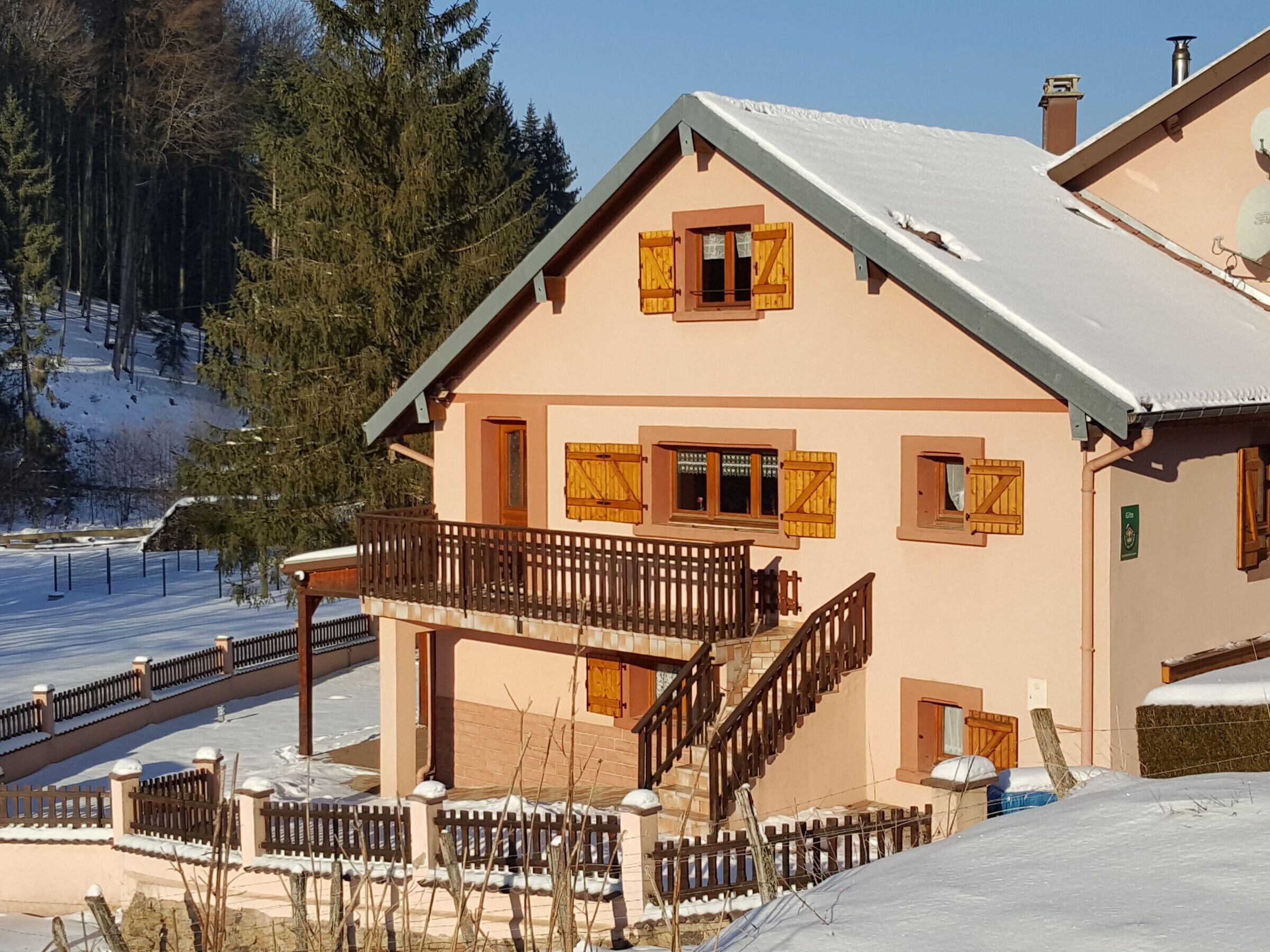 المنشأة من الخارج