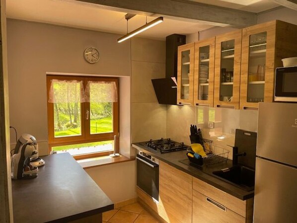 Kjøleskap, mikrobølgeovn og oppvaskmaskin