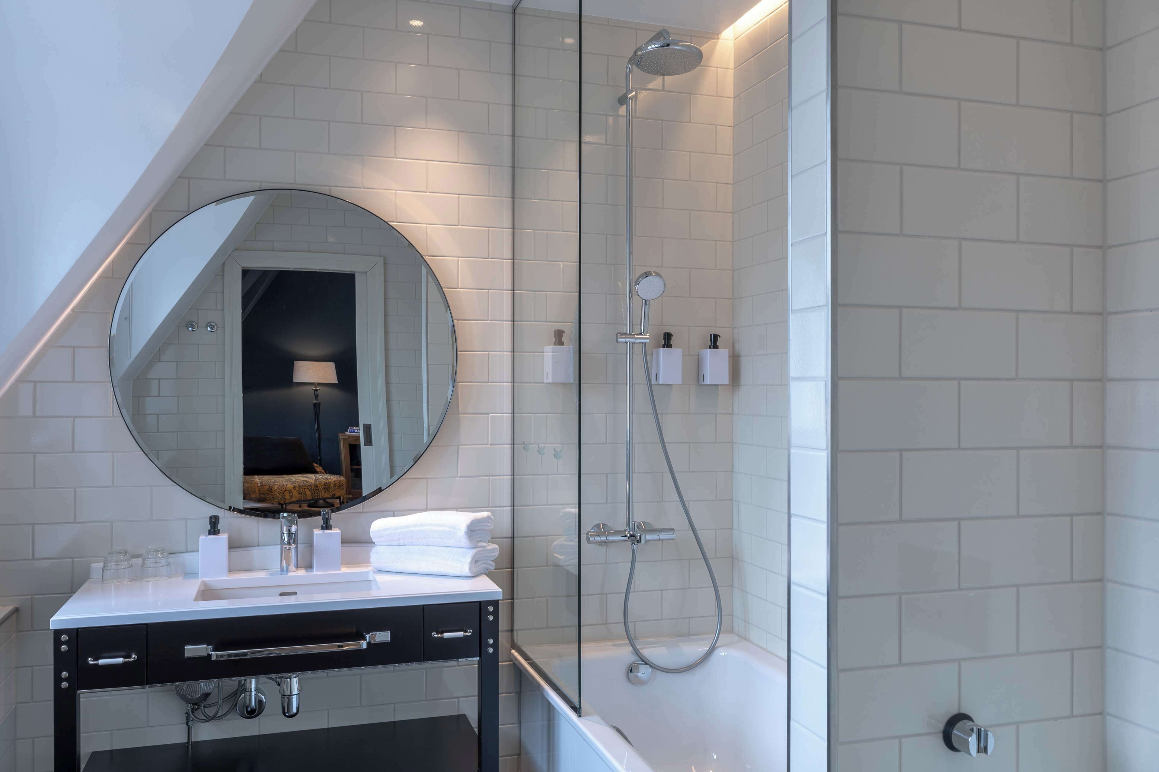 junior suite | 1 bedroom, pillow-top beds, minibar, in-room safe