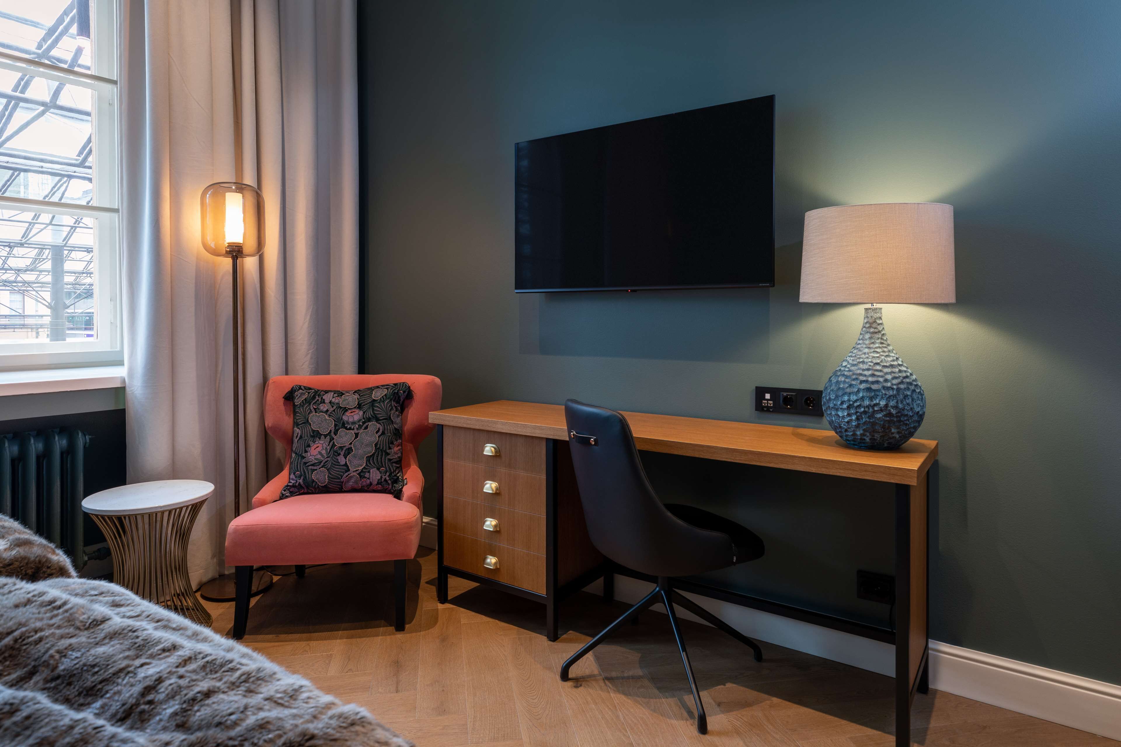 classic twin room | 1 bedroom, pillow-top beds, minibar, in-room safe