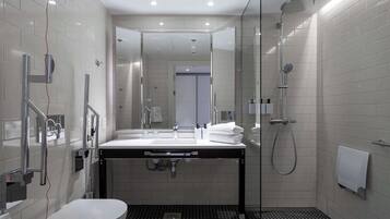 Rainfall showerhead, free toiletries, hair dryer, bidet