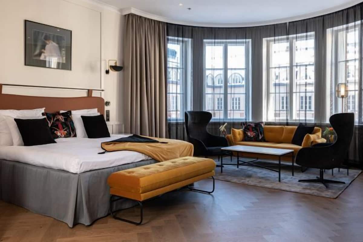1 bedroom, pillow-top beds, minibar, in-room safe
