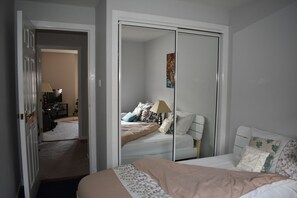 2 soverom, strykejern/-brett, wi-fi (inkludert) og sengetøy