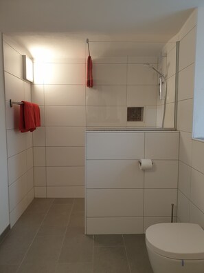 Bruser, hårtørrer, håndklæder