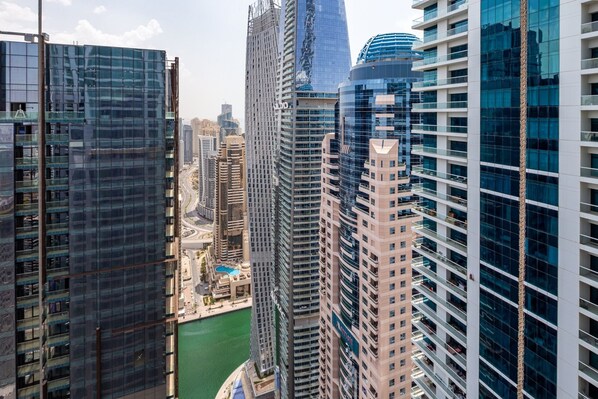 Exterior - 2BR With Sea Views From the 59th Floor - Sleeps 4! (Dubai)