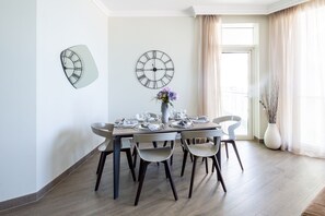 Dining - Blissfully Stunning 3BR With Direct Beach Access. Sea Views! (Dubai)