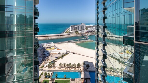 Exterior - Blissfully Stunning 3BR With Direct Beach Access. Sea Views! (Dubai)